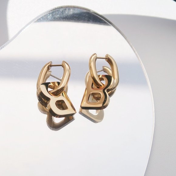 NEW 18K Gold Plated Letter B Oval Hoop Earrings - Picture 5 of 8